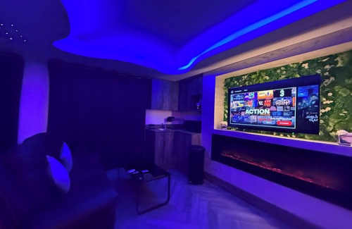Bradford Apartment | MANSA LUXURY JACUZZI APARTMENTS