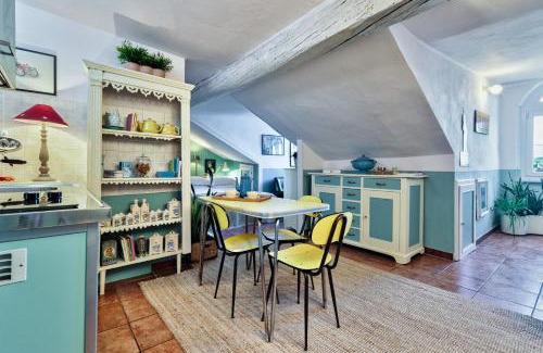 Historic Centre Apartment | Mansarda in Piazza Castello
