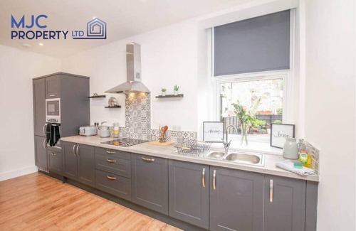 Hawick Apartment | Mansfield - sleeps 8 guests in 3 bedrooms