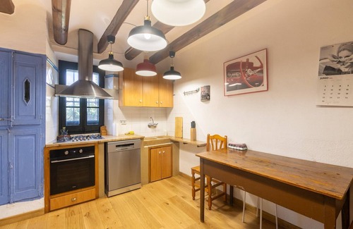 San Martin Sarroca Cottage | Mansion in St Martí with Vineyards & Garden