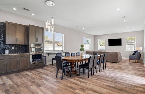 Port Charlotte House | Mansion Lux: 16 Guests- Pickleball Court, Full Arcade, Private Pool and outdoor Kitchen.