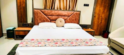 Deoghar Hotel | Manyavar Guest House Rooms & Family Service Flats
