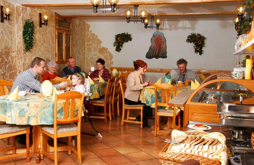 Tisztviselotelep Hotel | Manzard Panzio