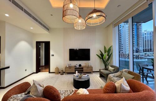 Palm Jumeirah Apartment | Manzil - 3BR in Palm Jumeirah with Private Beach Access & Sea View