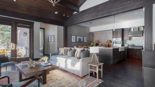 Truckee House | Maple by AvantStay Modern Mountain Home w Cozy Fire Pit 15 Mins frm Northstar