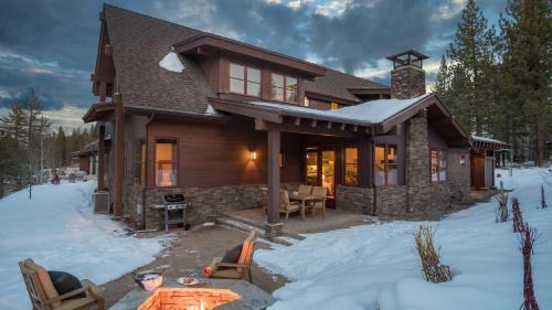Truckee House | Maple by AvantStay Modern Mountain Home w Cozy Fire Pit 15 Mins frm Northstar