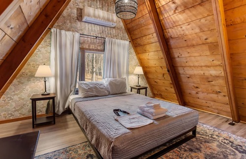 South Haven Cabin | Maple Haven, A-frame cabin, Beach Access