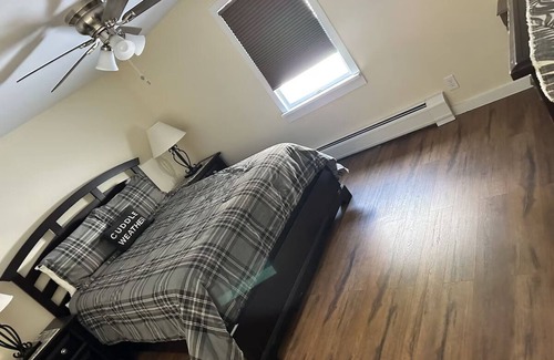Schroon Lake Hotel | Maple Leaf Lodge- Suite MS 1