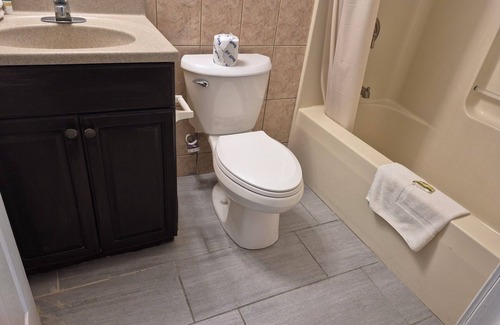 New Milford Hotel | Maple Leaf Motel