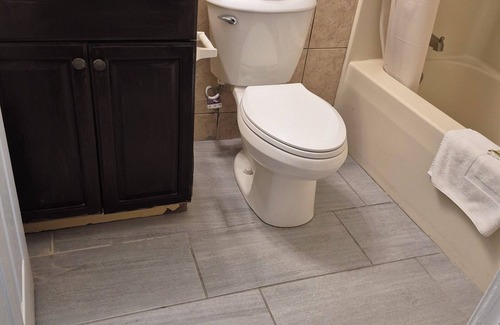New Milford Hotel | Maple Leaf Motel