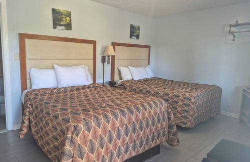 New Milford Hotel | Maple Leaf Motel