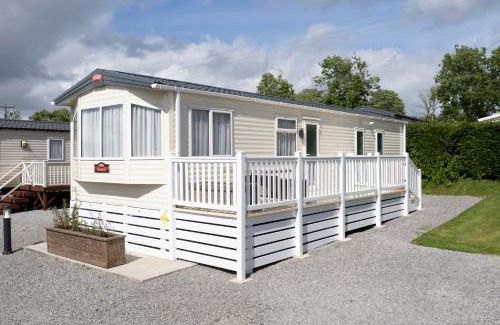 Begelly Cabin | Maple - Near Folly Farm Cosy Retreat