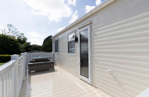 Begelly Cabin | Maple - Near Folly Farm Cosy Retreat