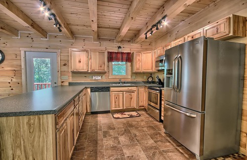 South Bloomingville Cabin | Maple Ridge Lodge - 5-Bedroom Lodge -Hocking Hills