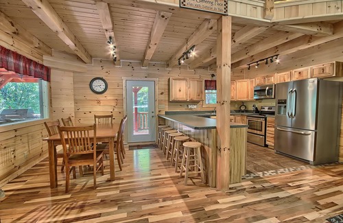 South Bloomingville Cabin | Maple Ridge Lodge - 5-Bedroom Lodge -Hocking Hills