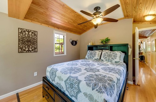 Dawsonville House | ★ Maple Rooster Cottage ★ Private MTN Retreat - Covered Deck