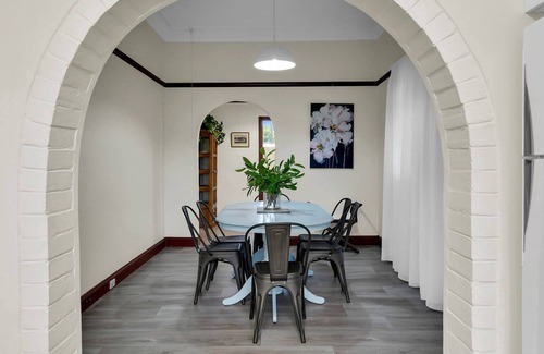 Orange House | Maplehurst - Peaceful Country Getaway near Winery