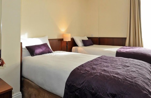 Glasnevin Hotel | Maples House Hotel
