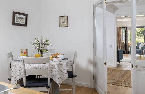 Stroud House | Maplewood Barn sits on a quiet lane in the picturesque village of Bisley. Steeped in history this be