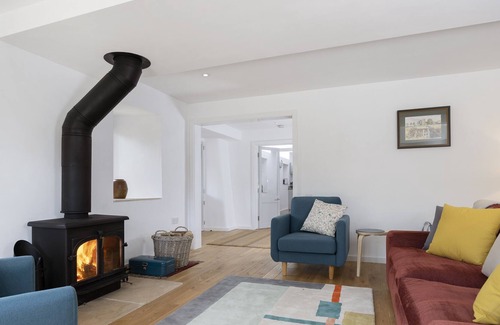 Stroud House | Maplewood Barn sits on a quiet lane in the picturesque village of Bisley. Steeped in history this be