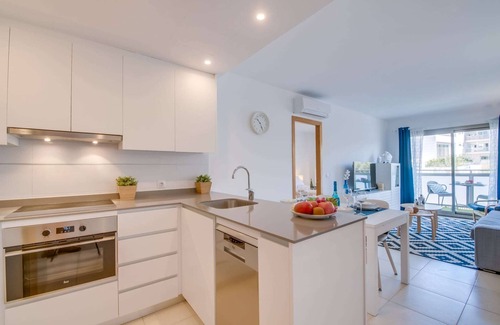 Alcudia Apartment | Mar Blau: Bright Beach Retreat