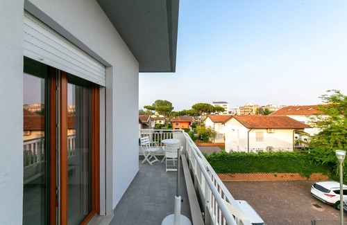 Jesolo Apartment | Mara Apt. w/Pool and Parking