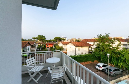 Jesolo Apartment | Mara Apt. w/Pool and Parking