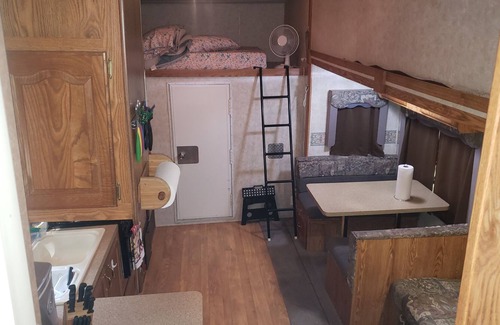 Greenbush RV Rental | Mara-logo Large camper / large lot near Chincoteague Va. Park has all amenities