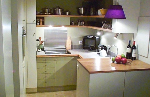 3rd Arrondissement Apartment | Marais - Unique 'Country Cottage in Heart of Paris' Romantic Garden Apartment