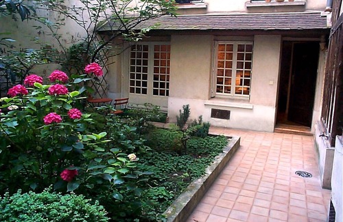 3rd Arrondissement Apartment | Marais - Unique 'Country Cottage in Heart of Paris' Romantic Garden Apartment