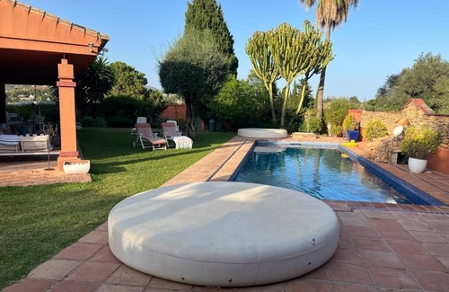 Marbella Ski Chalet | Maravillosa Villa Mediterranea al Lado de Puerto Banus