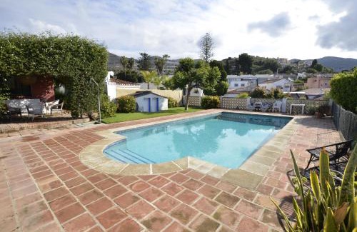 Velilla-Taramay Villa | Maravillosa villa privada con piscina y gran jardín
