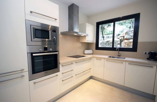 Marbella Apartment | Marbella apartment with 3 pools/gym/garage