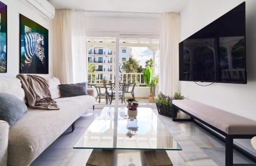 Puerto Banus Apartment | MARBELLA BANUS SUITES - Banus, modern, bright and balcony