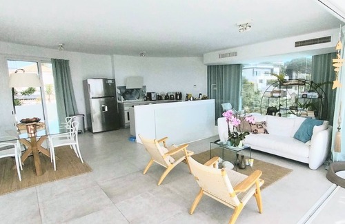 Urbanizacion Marbessa Villa | Marbella beachside villa 'TORRE DE MARBESA' with amazing sea views and 2 pools!
