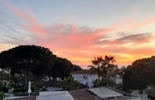 Urbanizacion Marbessa Villa | Marbella beachside villa 'TORRE DE MARBESA' with amazing sea views and 2 pools!