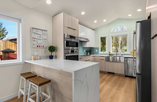 Oak Harbor Cottage | @ Marbella Lane Wave HS W/ev Charger, Oceanfront!