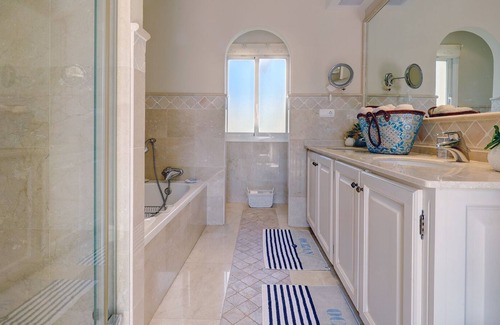 Artola Villa | Marbella Private villa /private heated pool. Jacuzzi on request. Beach side