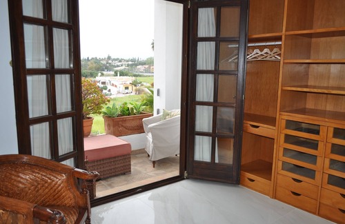 San Pedro de Alcantara Ski Chalet | Marbella Villa Private Swimming pool, garden & parking. Next to beach & golf.