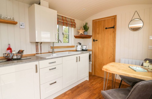Rhayader Cottage | MARCHES WAY, pet friendly, with hot tub in Rhayader