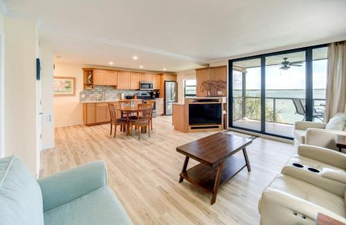 Marco Island Apartment | Marco Island Waterfront Condo with Community Pool!