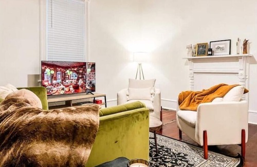 Mobile Cottage | Mardi Gras Historic Montegeux Cottage - Pet Friendly