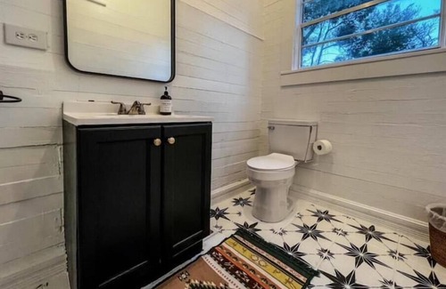 Mobile Cottage | Mardi Gras Historic Montegeux Cottage - Pet Friendly