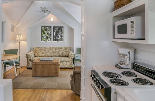 Seaside House | Margarita Days, Located in Seaside, Sleeps 4 + Free Attraction Tickets!