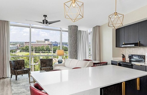 Five Points Hotel | Margaritaville Resort 1 BR Deluxe Suite in Downtown ATL