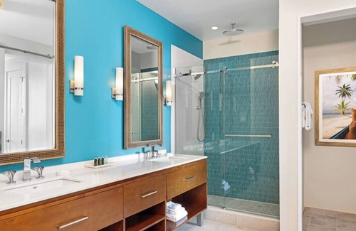 Five Points Hotel | Margaritaville Resort 1 BR Deluxe Suite in Downtown ATL