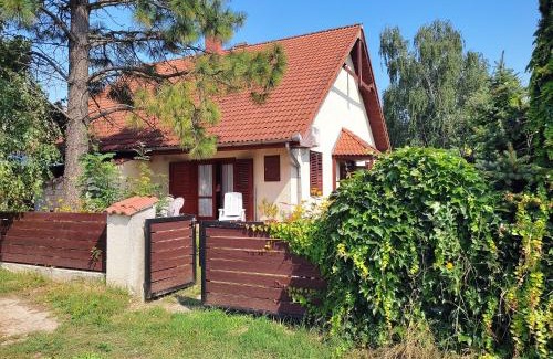 Balatonkeresztur House | Maria Andrea House