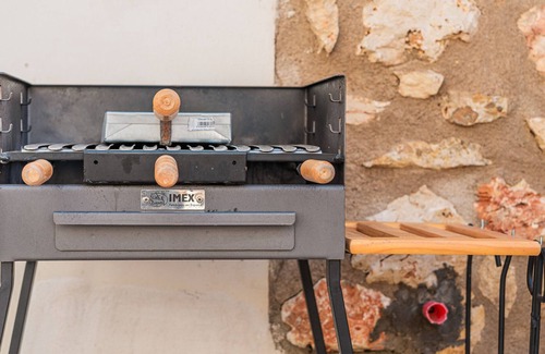 Maria de la Salut House | Maria de la Salut holiday home with garden and Wi-Fi