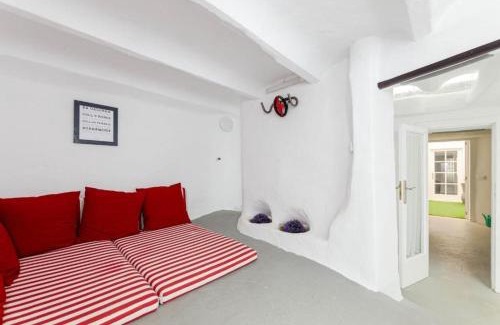 Maria de la Salut House | Maria de la Salut