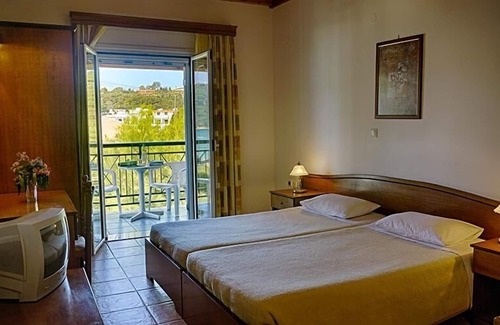 Agios Georgios Pagon Apartment | Maria Studio 2 - right on the beach with sea views in the bay of Agios Georgios Pagi